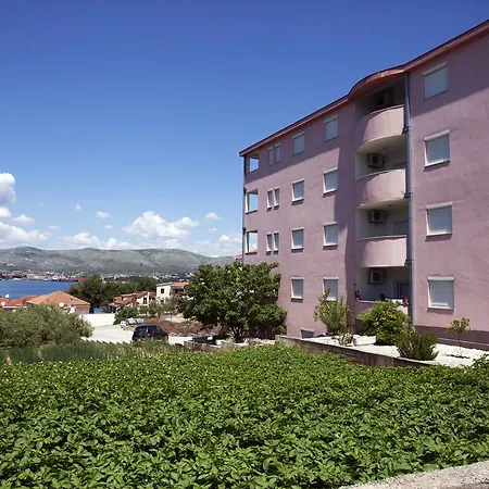 Apartmán Penthouse Duplex Anna - 4 Bed 3 Bath - Seaview - Free Parking - And Restaurants 250m - Ciovo And - 15 Minutes To Airport