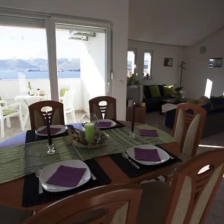 شقة Penthouse Duplex Anna - 4 Bed 3 Bath - Seaview - Free Parking - And Restaurants 250m - Ciovo And - 15 Minutes To Airport تروغير