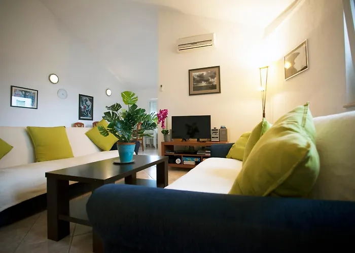 Penthouse Duplex Anna - 4 Bed 3 Bath - Seaview - Free Parking - And Restaurants 250m - Ciovo And - 15 Minutes To Airport 트로기르