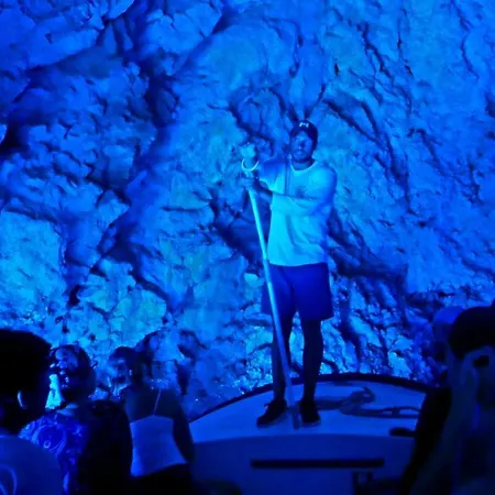 Апартаменты Penthouse Duplex Anna - 4 Bed 3 Bath - Seaview - Free Parking - And Restaurants 250m - Ciovo And - 15 Minutes To Airport Трогир