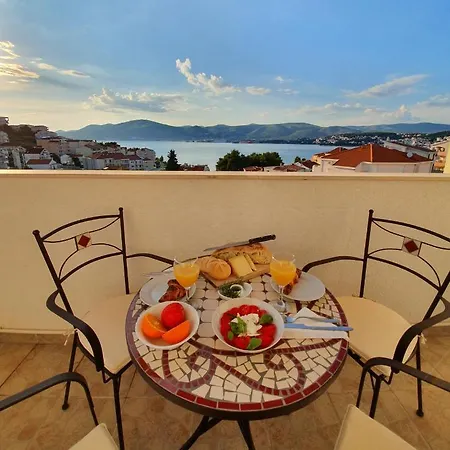 Penthouse Duplex Anna - 4 Bed 3 Bath - Seaview - Free Parking - And Restaurants 250m - Ciovo And - 15 Minutes To Airport Апартаменты *
